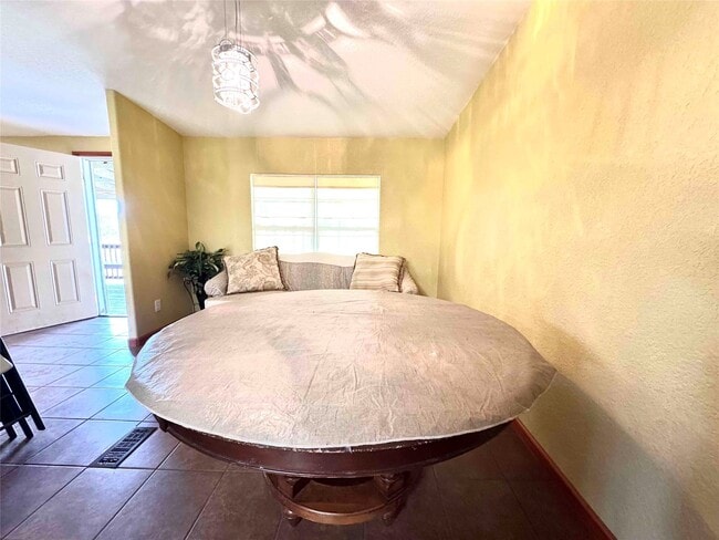 Building Photo - 6215 Hwy 35 Bypass