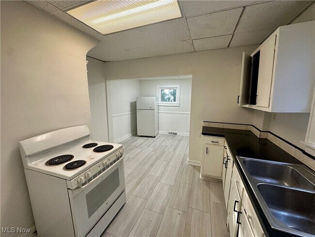 Building Photo - 162 Westwood Ave