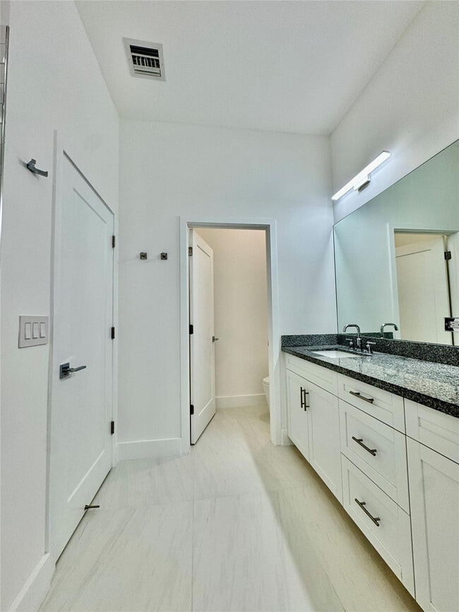 Building Photo - 4915 Whispering Way