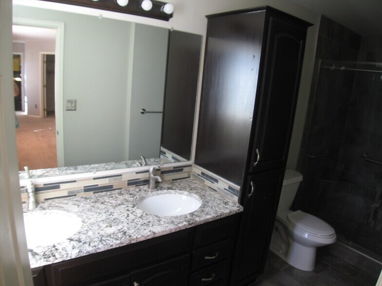 Building Photo - 778 Jade Ln