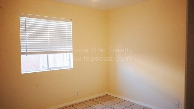 Building Photo - 3812 W Loma Ln