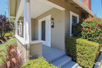 Building Photo - 2 Bedroom Bungalow Downtown SLO with Garage