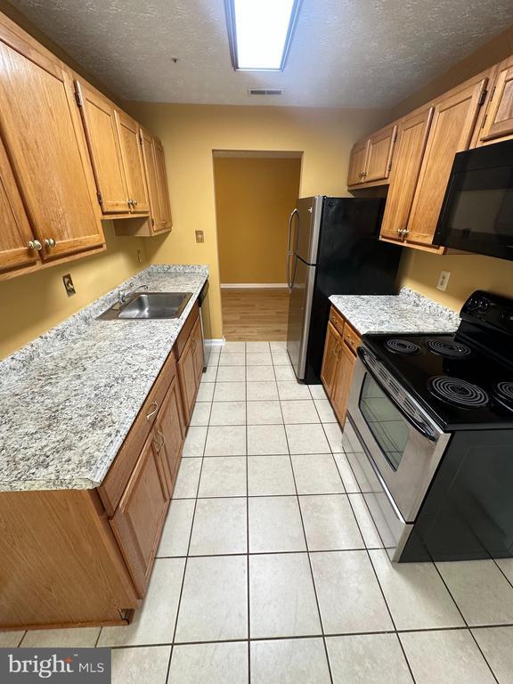 Building Photo - 11445 Deepwood Dr