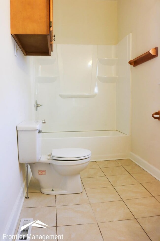 Building Photo - 923 Osage St