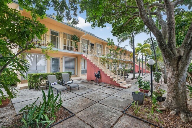 Building Photo - 2624 NE 30th Pl