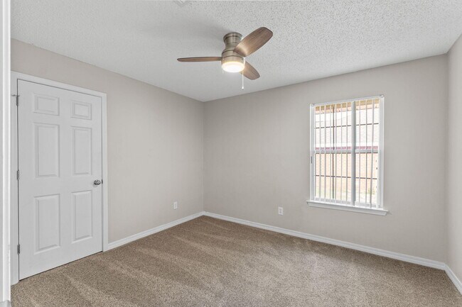 Building Photo - 7613 Marthas Way