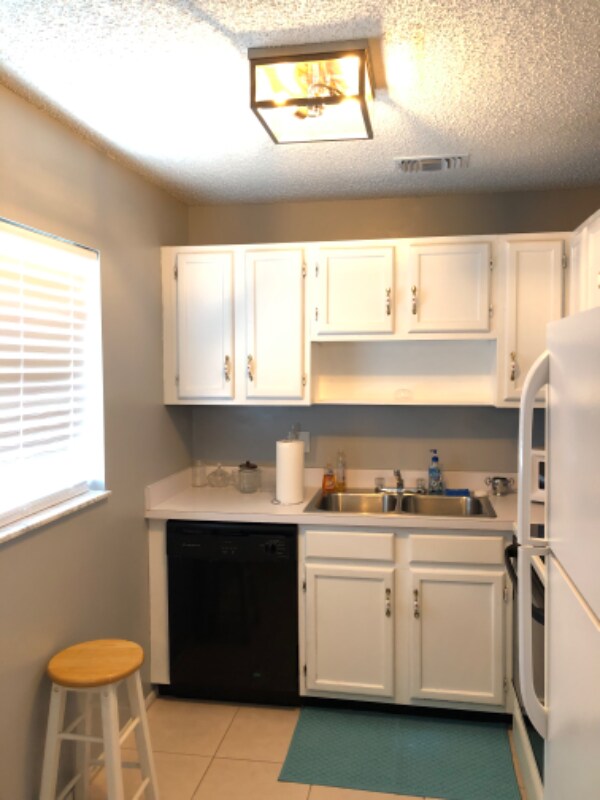 Building Photo - 105 Spring Lake Ct