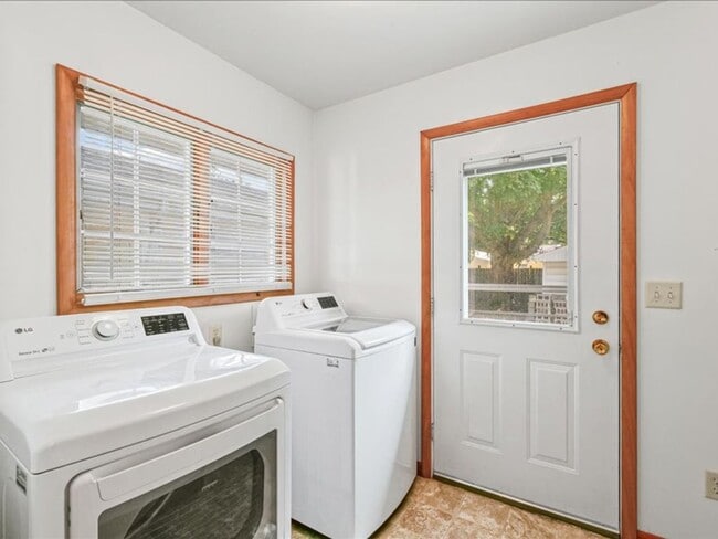 Building Photo - Spacious 3-Bedroom Home with Oversized Garage Space!