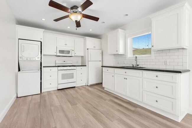 Building Photo - Private Guest House in Eastside Costa Mesa