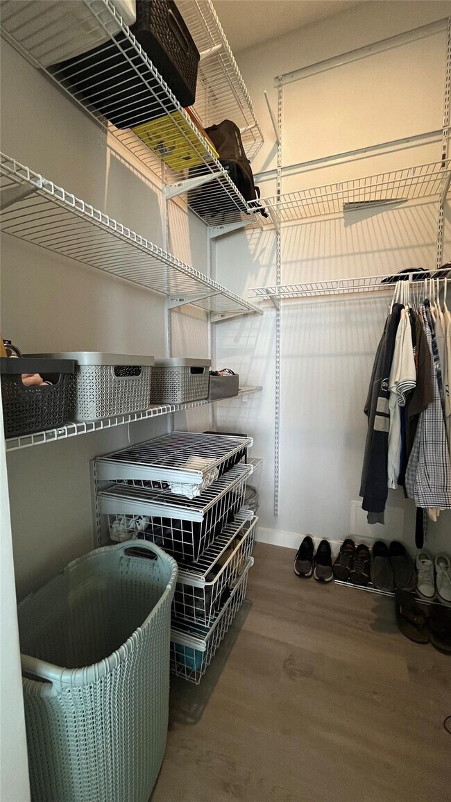 Building Photo - 1041 Hillsboro Mile