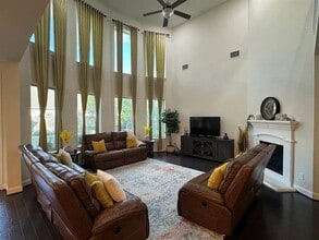 Building Photo - 735 Expedition Way