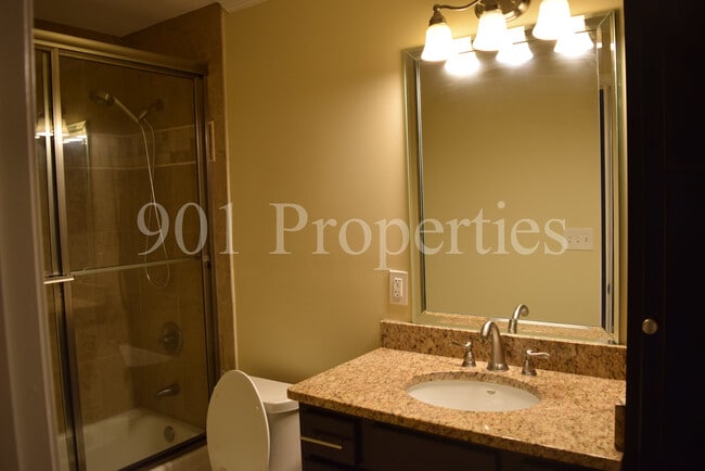 Building Photo - 598 Greenbank Dr