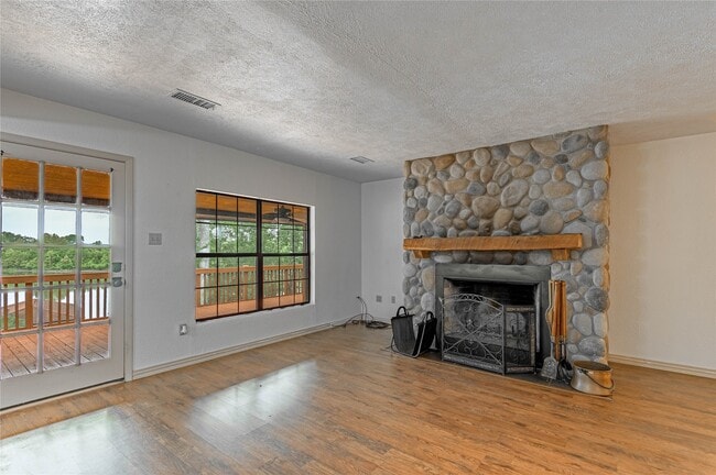 Building Photo - 73 Thomas Lake Rd