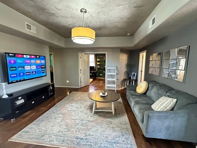 Building Photo - Available Dec 10th! 3bed 2bath