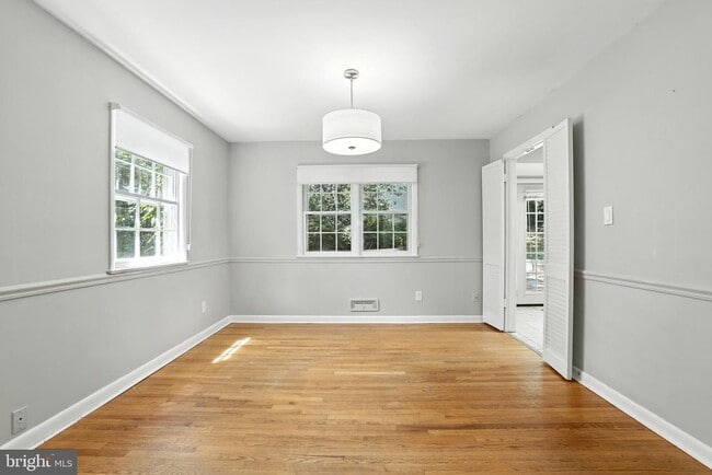 Building Photo - 9104 Hamilton Dr