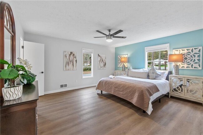 Building Photo - 2532 Hidden Hills Dr