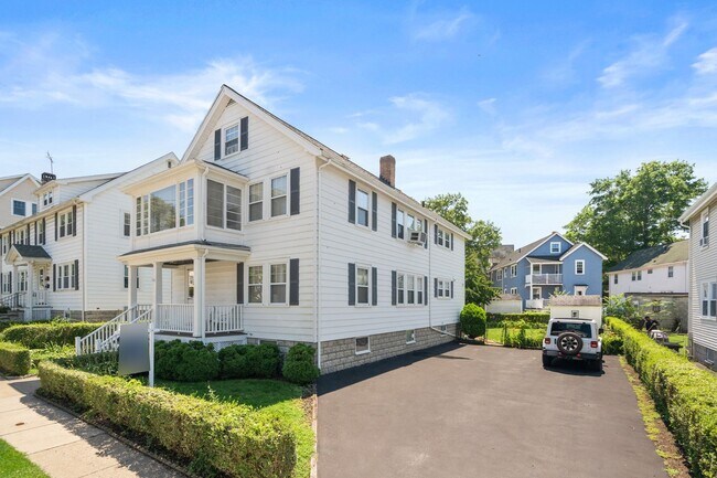 Building Photo - 35 Trapelo St
