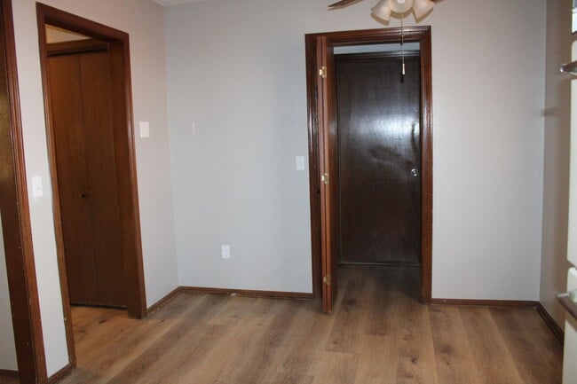 Building Photo - Move in Special!!  $500 off 2nd Month's rent!