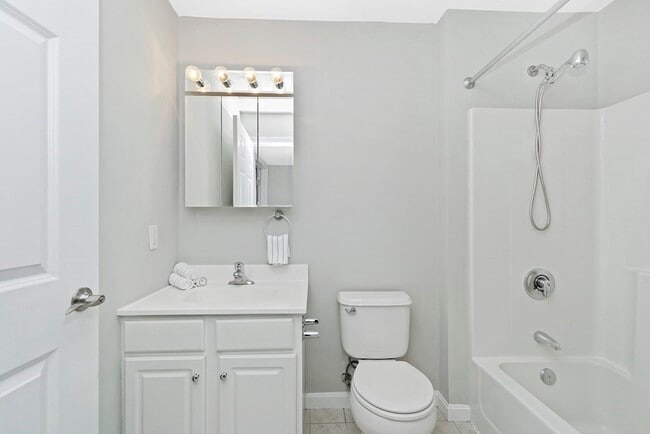 Building Photo - 260 Main St