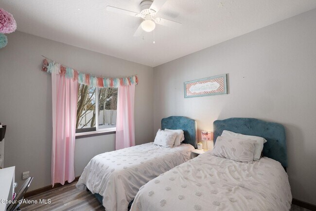 Building Photo - Strawberry Fields Dream Home
