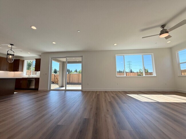 Building Photo - BRAND NEW 4 Bed 3 Bath Martinez Home - Owned Solar! Just Completed!