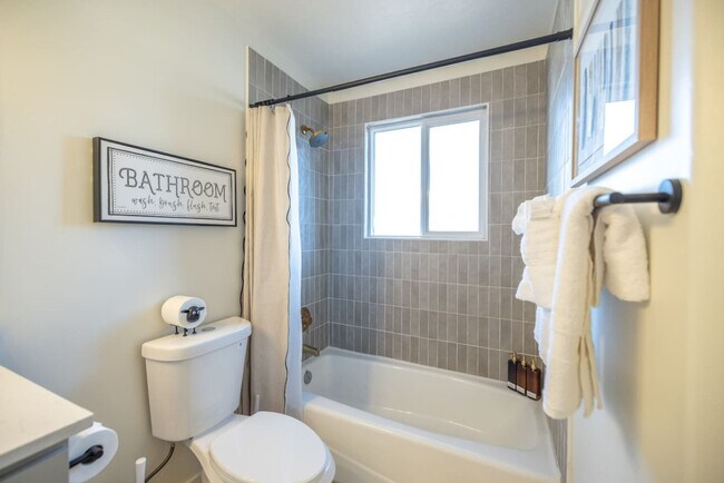 Building Photo - 1157 E Sego Lily Dr