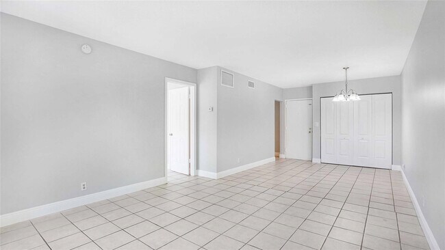 Building Photo - 3111 Oakland Shores Dr