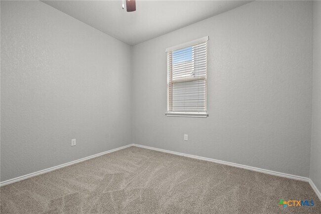 Building Photo - 271 Kinsley Wy