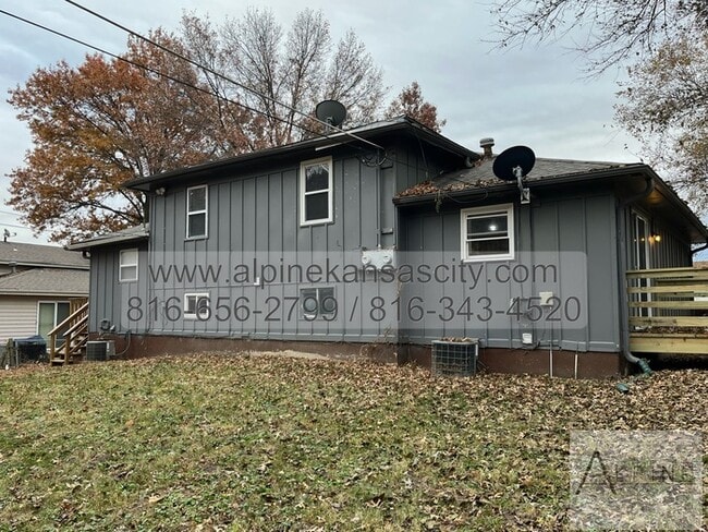 Building Photo - Updated Independence Duplex, Fort Osage SD