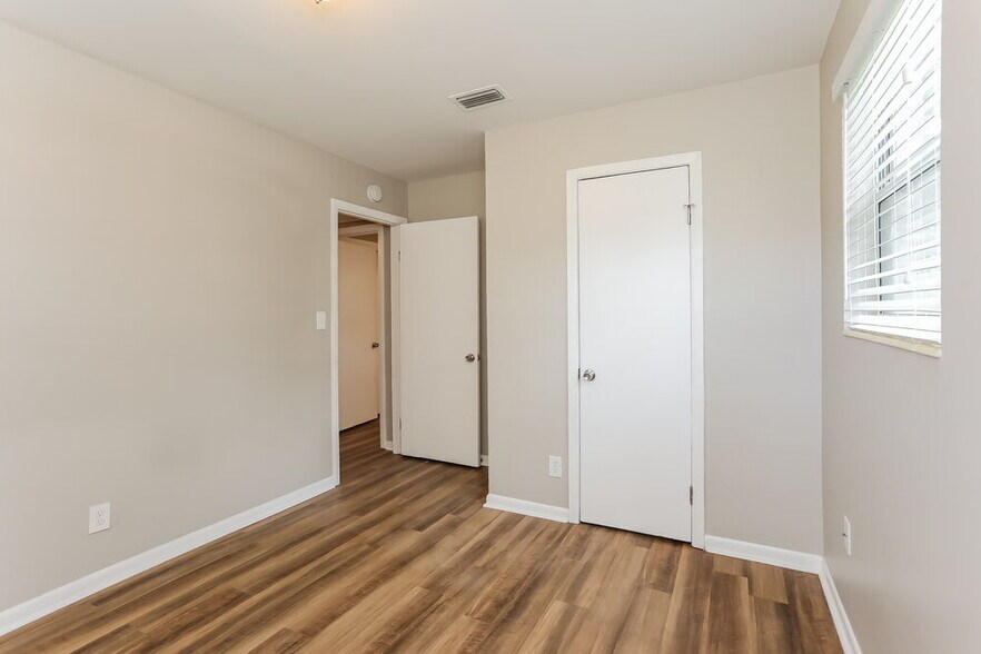 Building Photo - 4733 Samba Dr
