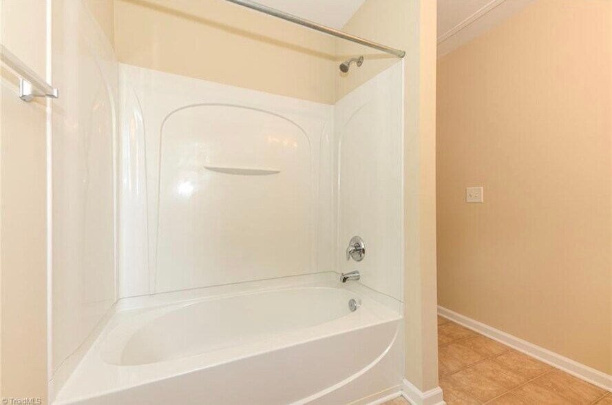 Building Photo - 636 Grasswren Way
