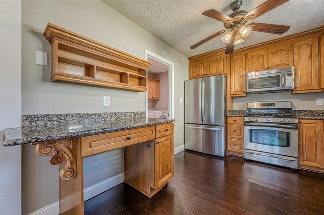 Building Photo - 2491 Redfield Dr
