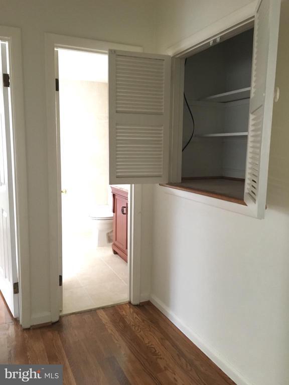 Building Photo - 9204 Bardon Rd