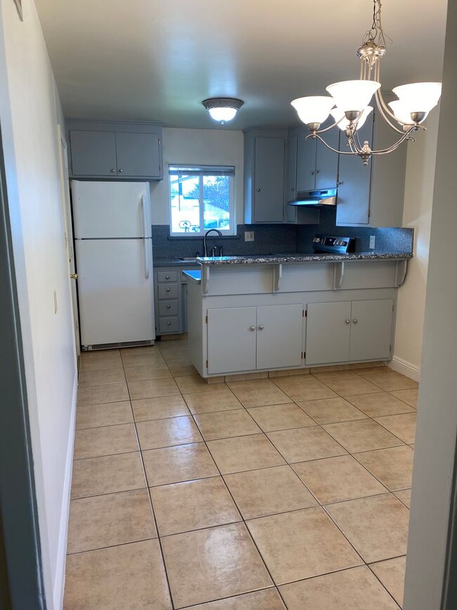 Building Photo - 2 bed/ 1 bath duplex near Downtown Vacaville