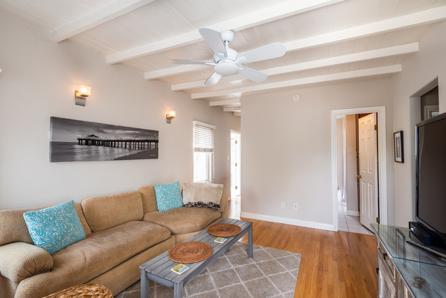 Living Room - 2501 Maple Ave