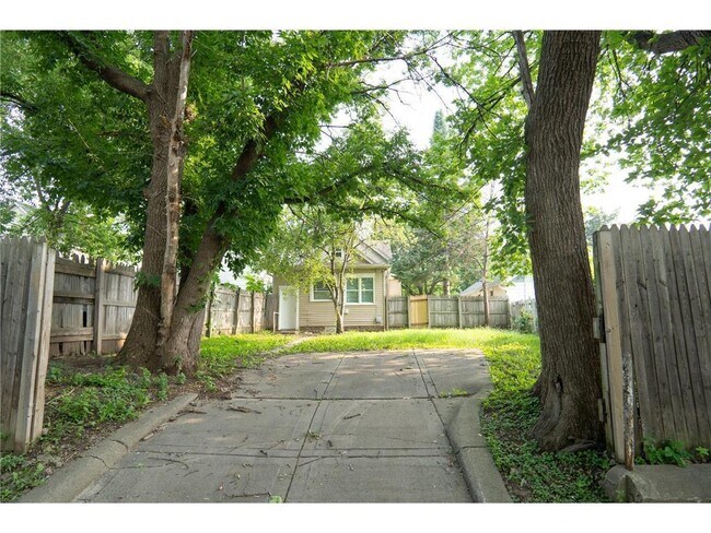 Building Photo - 1125 Margaret St