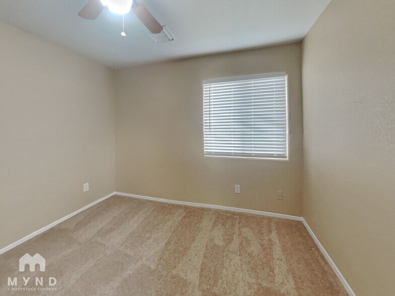 Building Photo - 611 E Pacific Dr