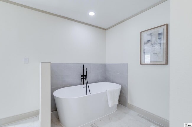 Building Photo - 281 Williams Rd