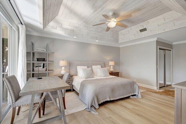 Building Photo - 11839 Pebblewood Dr