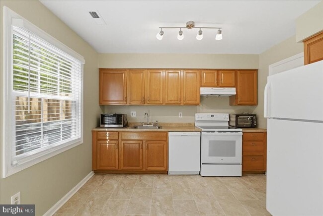 Building Photo - 8582 Adamson St