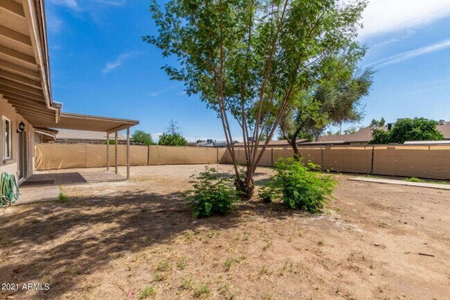 Building Photo - 7361 W Shangri La Rd