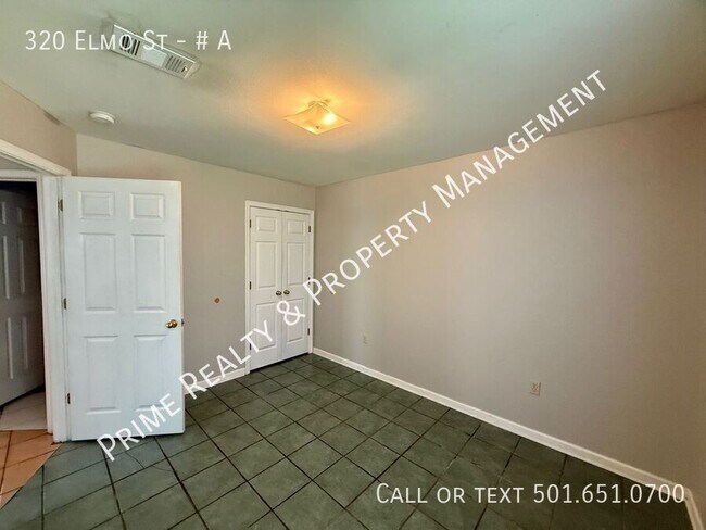 Building Photo - 320 Elmo St