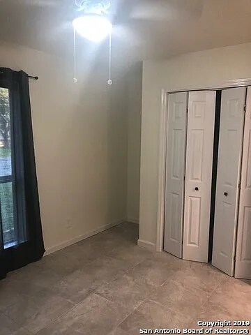 Room 2 - 9207 Cliff Way St