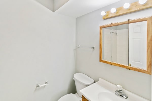 Building Photo - 594 Andover St