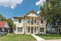Building Photo - * MOVE IN SUMMER 7/29/2026 * 5 Bed 3.5 Bat...