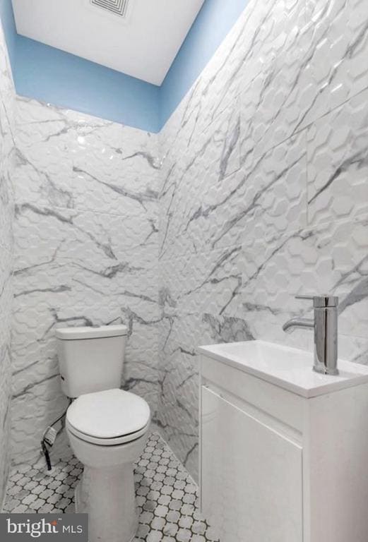 Building Photo - 200 Kingston Rd