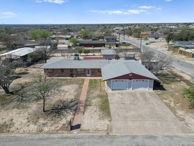 Building Photo - 208 N Broadview St