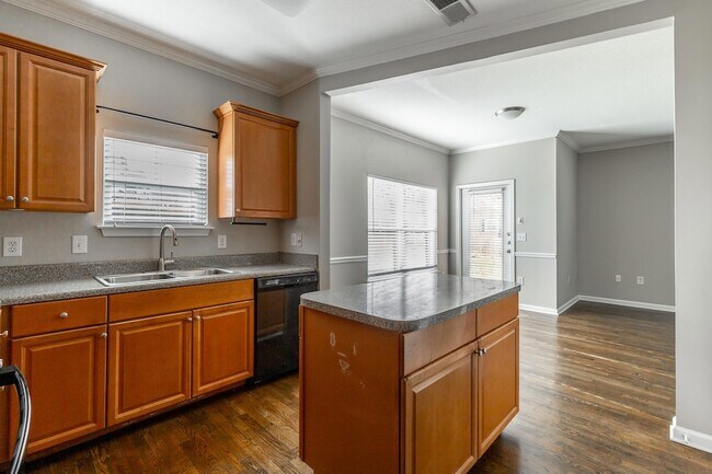 Building Photo - 6105 Regency Ct