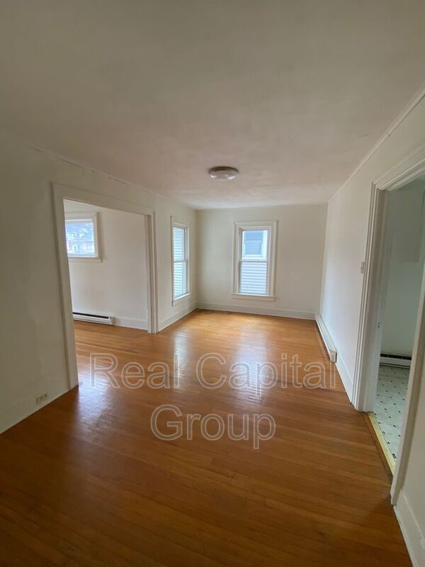 Building Photo - 335 Pine St