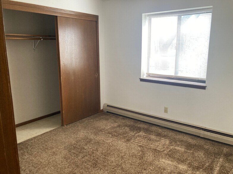 Building Photo - 10628 W Bobolink Ave